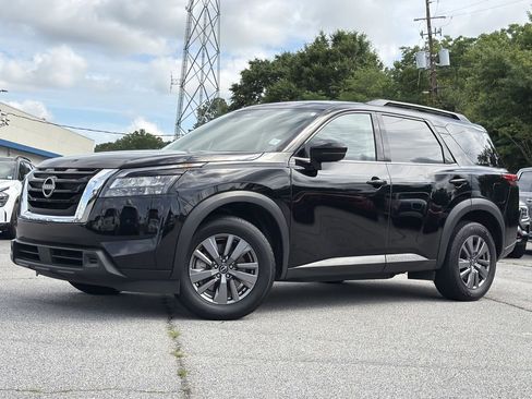 Used 2025 Nissan Pathfinder SV FWD image 1