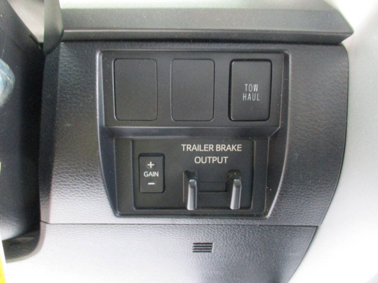 Used 2020 Toyota Tundra SR5 w/ SR5 Upgrade Package AWD/4WD image 17