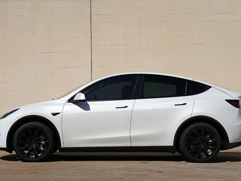 Used 2021 Tesla Model Y Long Range AWD/4WD image 8