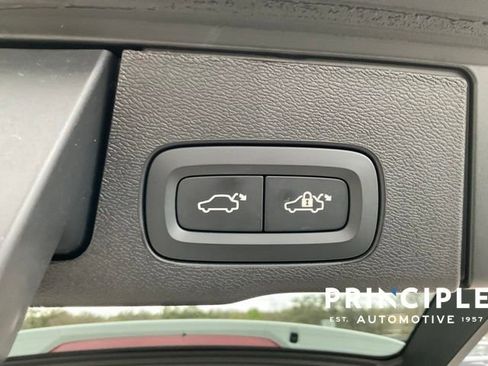 Certified 2025 Volvo XC60 B5 Core image 24