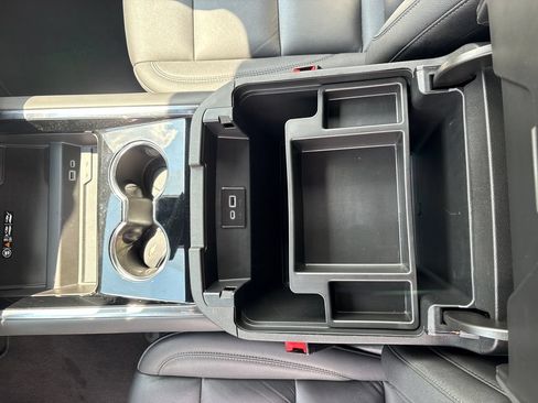 Used 2025 Chevrolet Tahoe LT AWD/4WD image 35