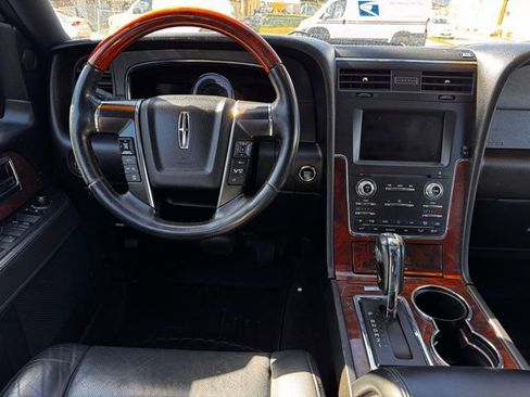 Used 2015 Lincoln Navigator 4WD image 22