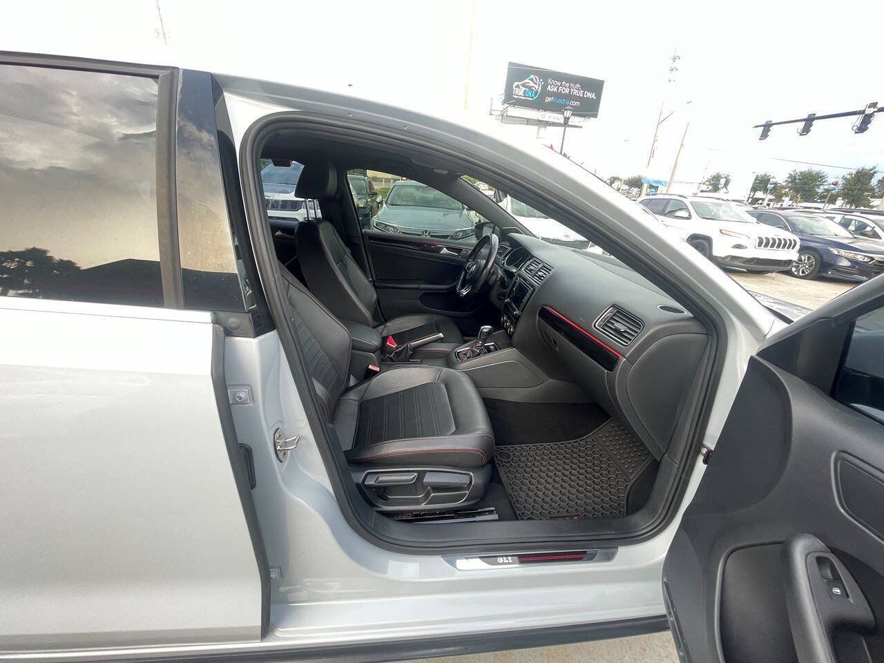 Used 2018 Volkswagen Jetta GLI FWD image 14