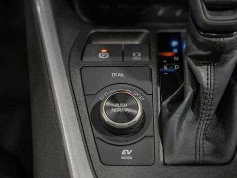 Used 2025 Toyota RAV4 XLE image 24