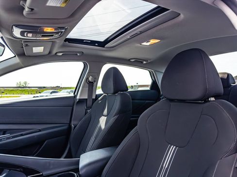 Used 2025 Hyundai Elantra SEL image 6