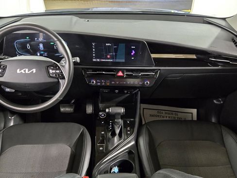 Used 2023 Kia Niro EX image 24