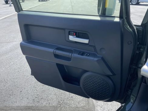 Used 2014 Toyota FJ Cruiser 2WD w/ Convenience Package image 24