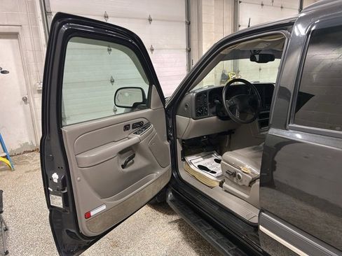 Used 2005 Chevrolet Tahoe LT w/ LT Preferred Equipment Group image 9