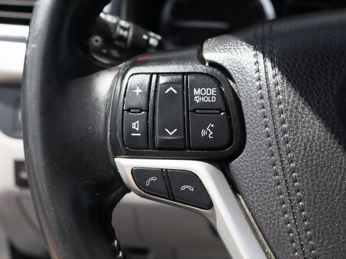 Used 2019 Toyota Highlander XLE image 21