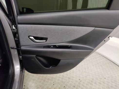 Used 2023 Hyundai Elantra Limited image 31