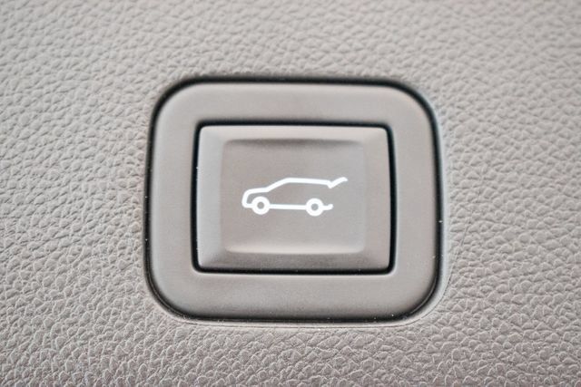 Used 2024 GMC Yukon AT4 w/ AT4 Premium Package AWD/4WD image 17