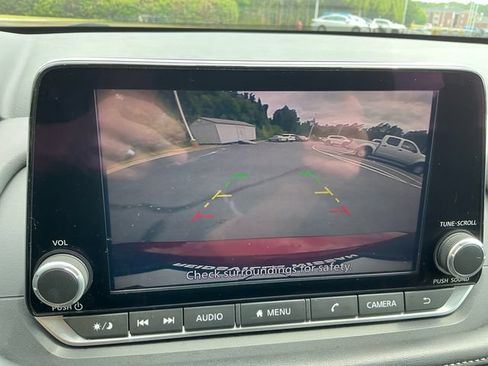Used 2024 Nissan Rogue S AWD/4WD image 20