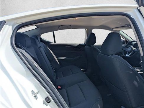 Used 2025 Nissan Altima 2.5 SV image 16