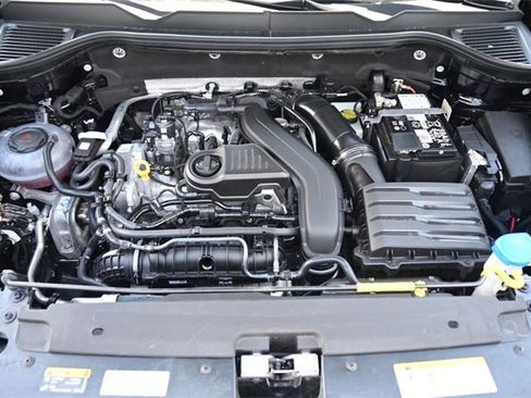 Certified 2024 Volkswagen Taos SE image 27