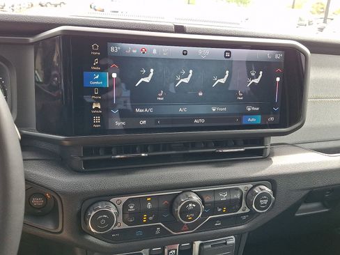 Used 2024 Jeep Wrangler Unlimited w/ Convenience Group AWD/4WD image 15