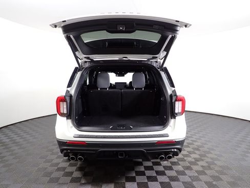 Used 2025 Ford Explorer ST image 16
