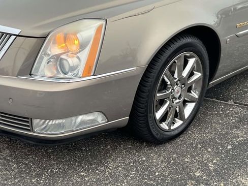 Used 2007 Cadillac DTS Luxury I w/ Sun And Sound Package image 9