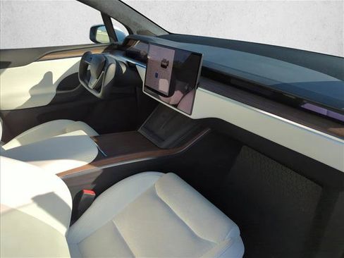 Used 2022 Tesla Model X image 24