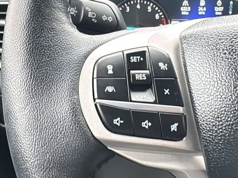 Certified 2022 Ford Explorer XLT w/ Equipment Group 202A image 16