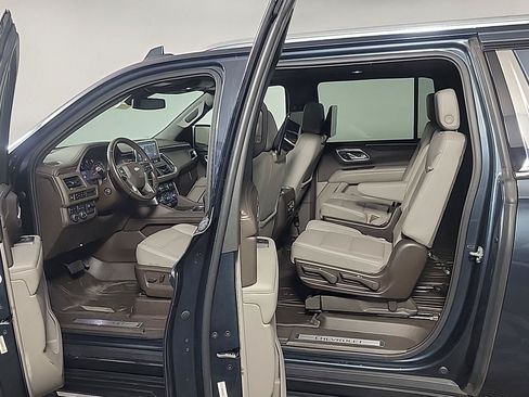 Used 2021 Chevrolet Suburban LT w/ LT Signature Package AWD/4WD image 17