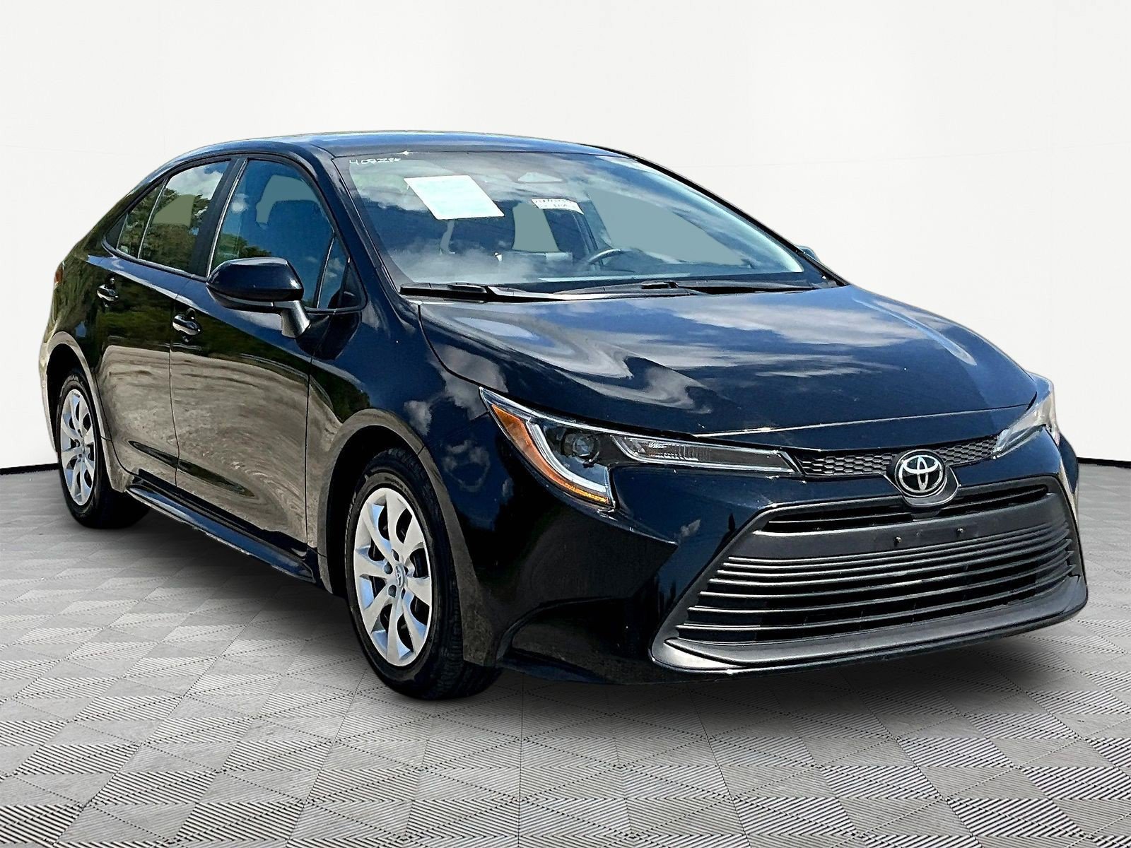 Used 2024 Toyota Corolla LE FWD image 3