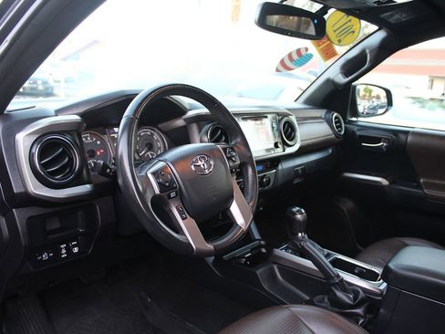 Used 2017 Toyota Tacoma Limited image 16