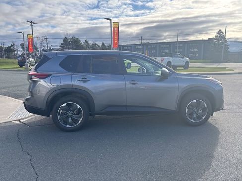 Used 2024 Nissan Rogue SV AWD/4WD image 8