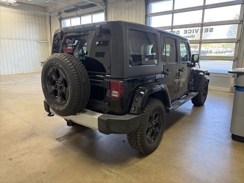 Used 2012 Jeep Wrangler Unlimited Sahara w/ Max Tow Pkg AWD/4WD image 5