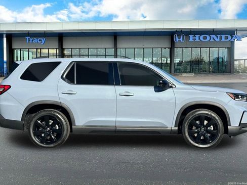 New 2025 Honda Pilot Black Edition image 3