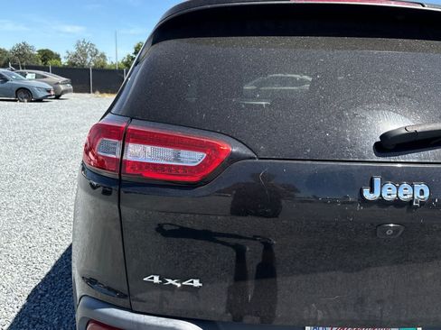 Used 2015 Jeep Cherokee Latitude AWD/4WD image 13