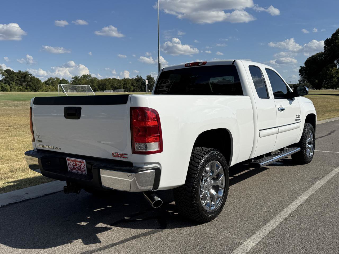Used 2010 GMC Sierra 1500 SLE w/ Texas Edition RWD image 10
