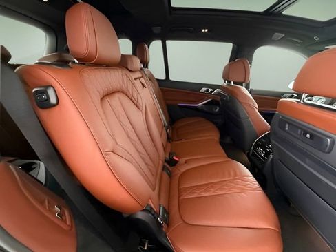 Used 2021 BMW X7 M50i w/ Dynamic Handling Package image 44