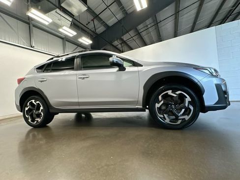 Used 2022 Subaru Crosstrek 2.5i Limited w/ Moonroof Package 2 AWD/4WD image 3