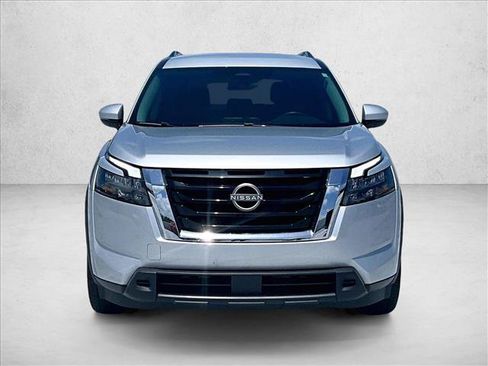 Used 2024 Nissan Pathfinder SV FWD image 3