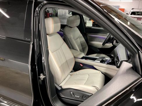 Used 2024 Audi Q8 e-tron Prestige w/ Prestige Package image 10
