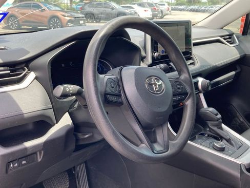 Used 2024 Toyota RAV4 XLE AWD/4WD image 7