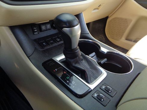Used 2018 Toyota Highlander XLE AWD/4WD image 16