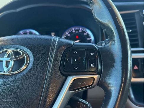 Used 2014 Toyota Highlander Limited w/ Driver Technology Package image 31