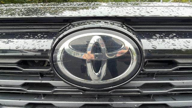 Used 2022 Toyota RAV4 XLE Premium FWD image 14