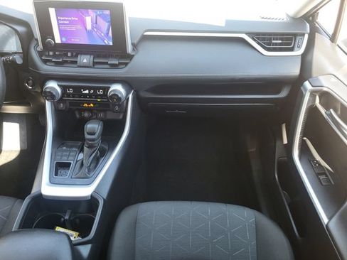Used 2025 Toyota RAV4 XLE AWD/4WD image 26