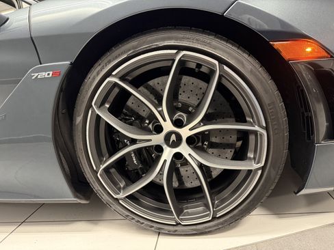 Used 2020 McLaren 720S Spider RWD image 19
