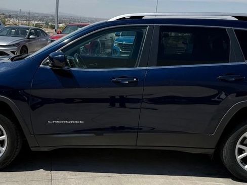 Used 2016 Jeep Cherokee Latitude w/ Comfort & Sound Group FWD image 6
