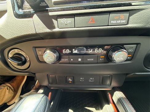 Used 2024 Nissan Frontier PRO-4X w/ Technology Package image 19