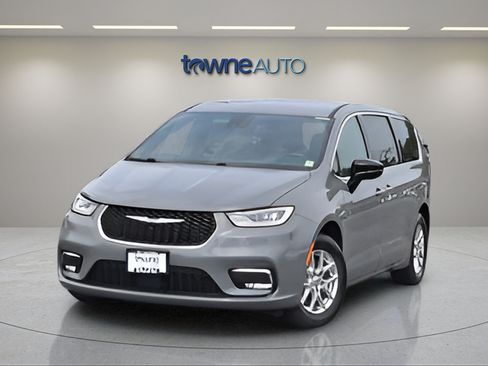 Used 2025 Chrysler Pacifica Select FWD image 10