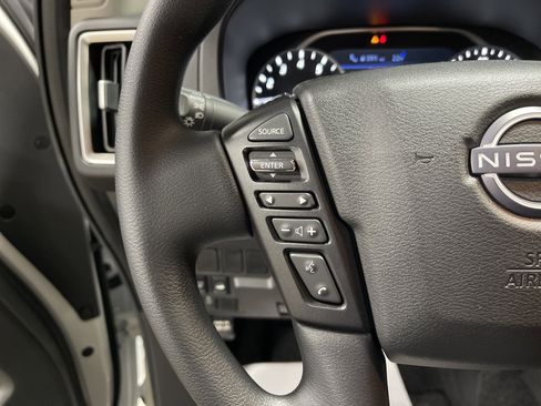 Used 2025 Nissan Frontier SV image 18