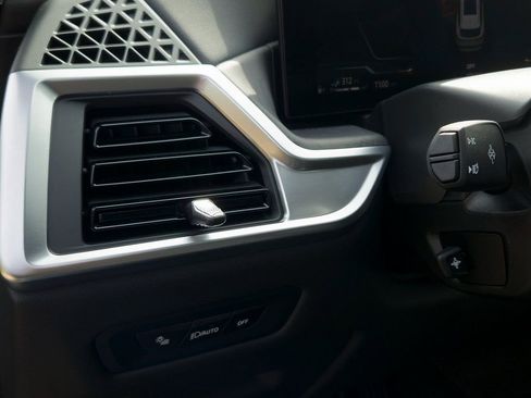 Used 2025 BMW X5 xDrive50e w/ Parking Assistance Package image 13