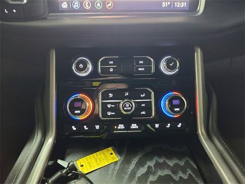 Used 2021 GMC Yukon XL Denali image 32
