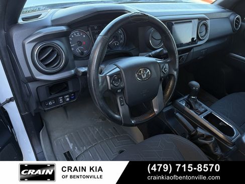 Used 2017 Toyota Tacoma SR image 10