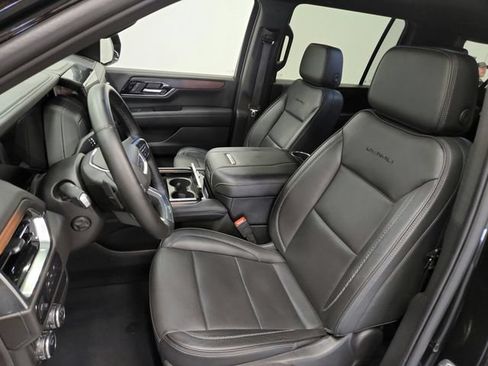 Used 2025 GMC Yukon XL Denali AWD/4WD image 19