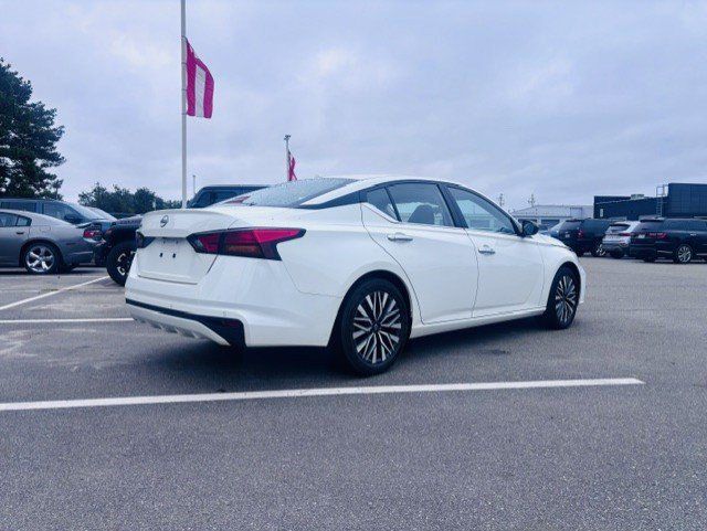 Used 2025 Nissan Altima 2.5 SV FWD image 5